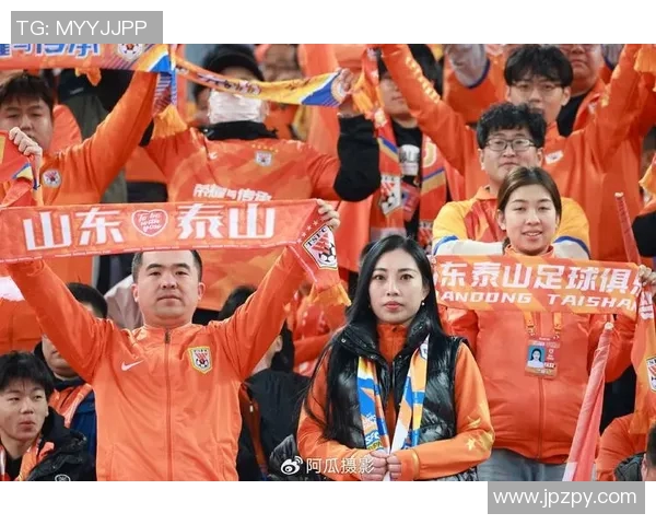 看台球迷真情告白成功全场沸腾掌声如雷浪漫瞬间点燃赛场氛围 看台球迷真情告白成功全场沸腾掌声如雷浪漫瞬间点燃赛场氛围